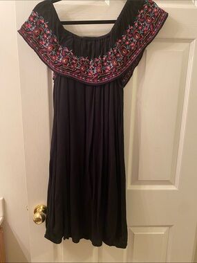 Arizona Black Off-Shoulder Embroidered Midi Dress